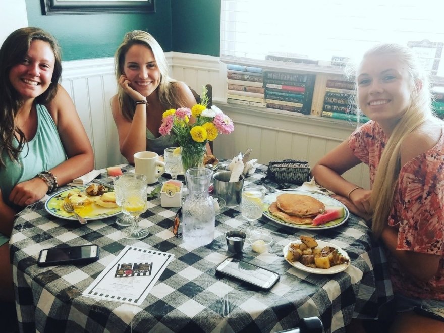 Lizzie's Cafe & Bistro 142nd St.