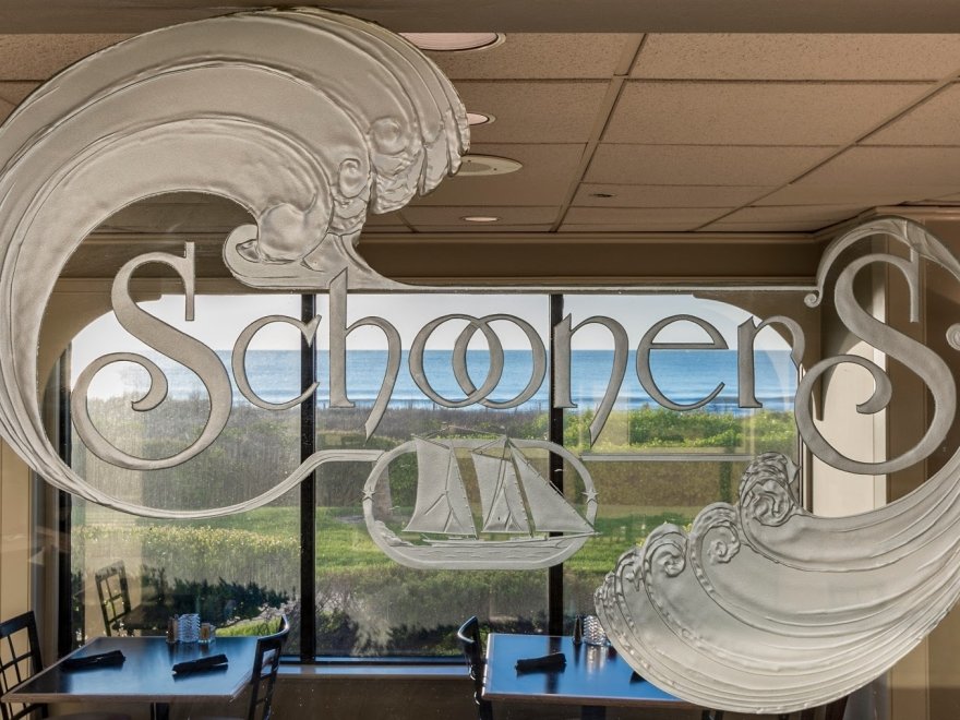 Schooner's Oceanfront Bar & Lounge