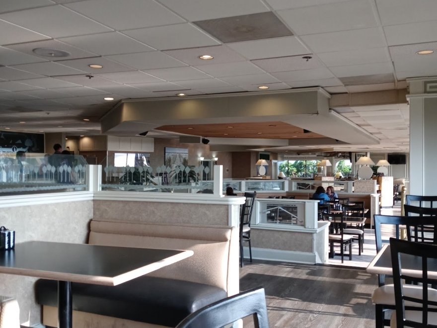 Schooner's Oceanfront Bar & Lounge