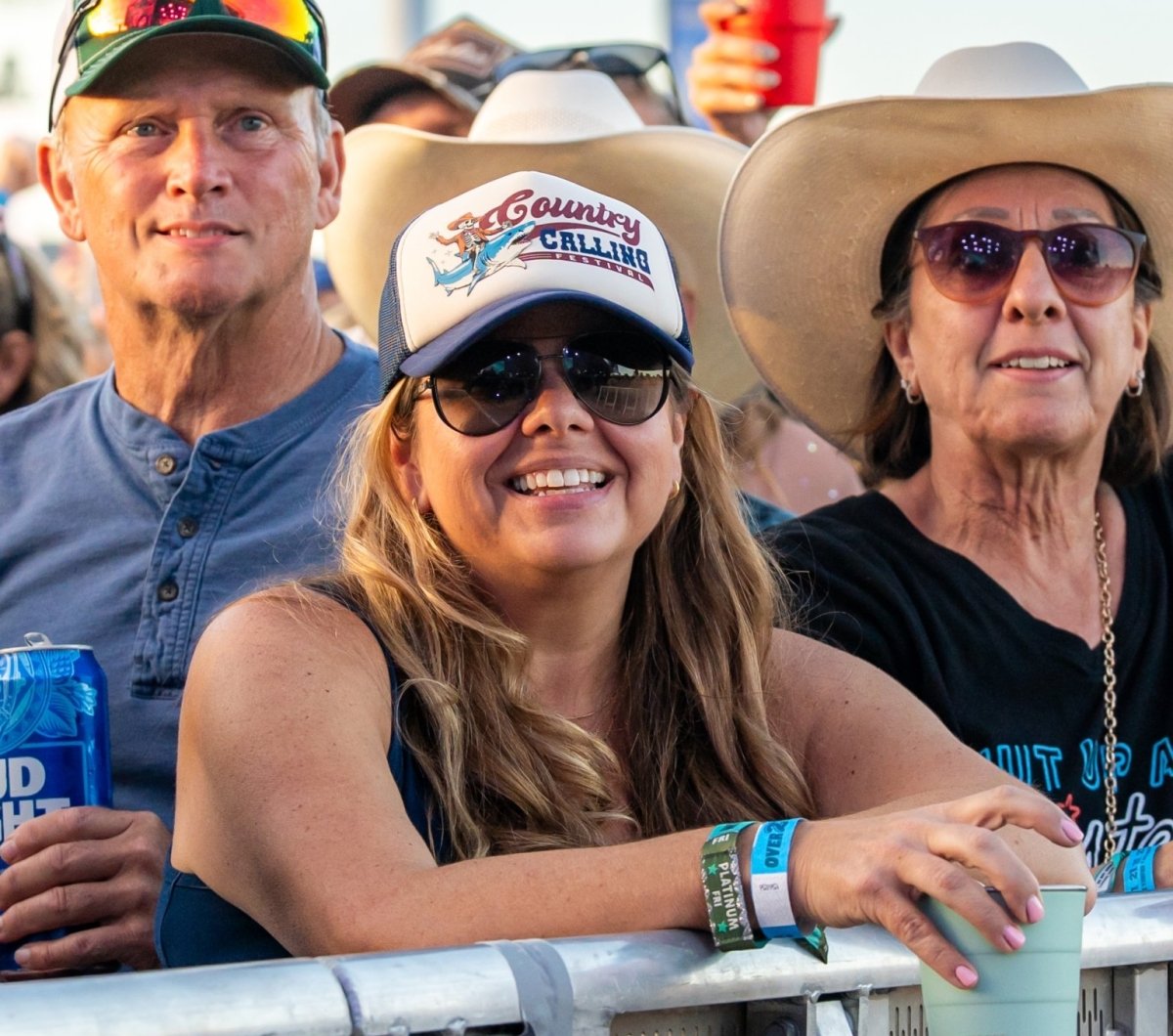 Country Calling Crowd at Country Calling